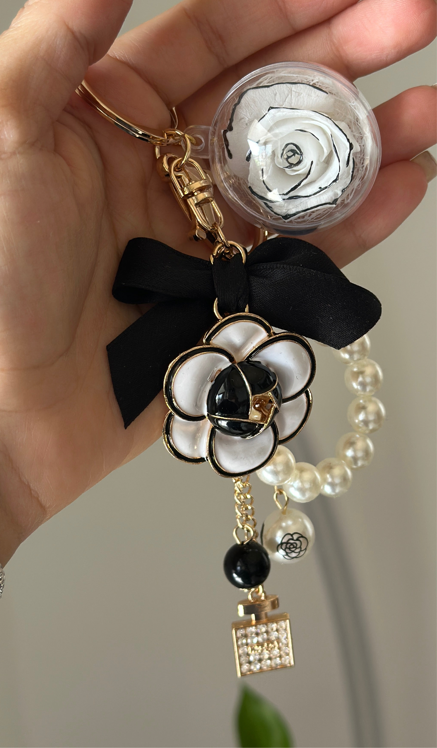 Keychain chanel mini eternal rose . MIROSE ETERNAL ROSE
