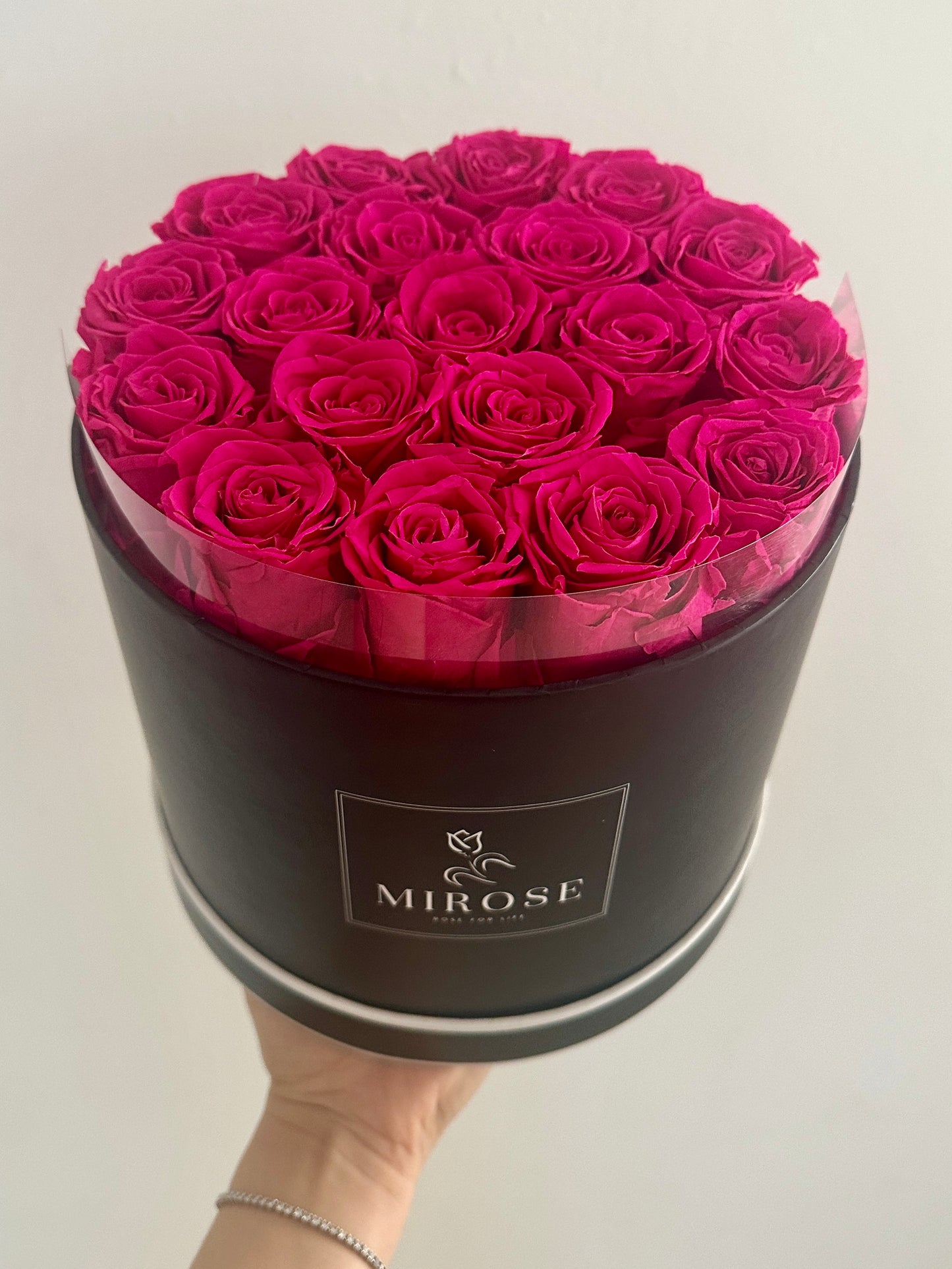 Large round 19 eternal roses