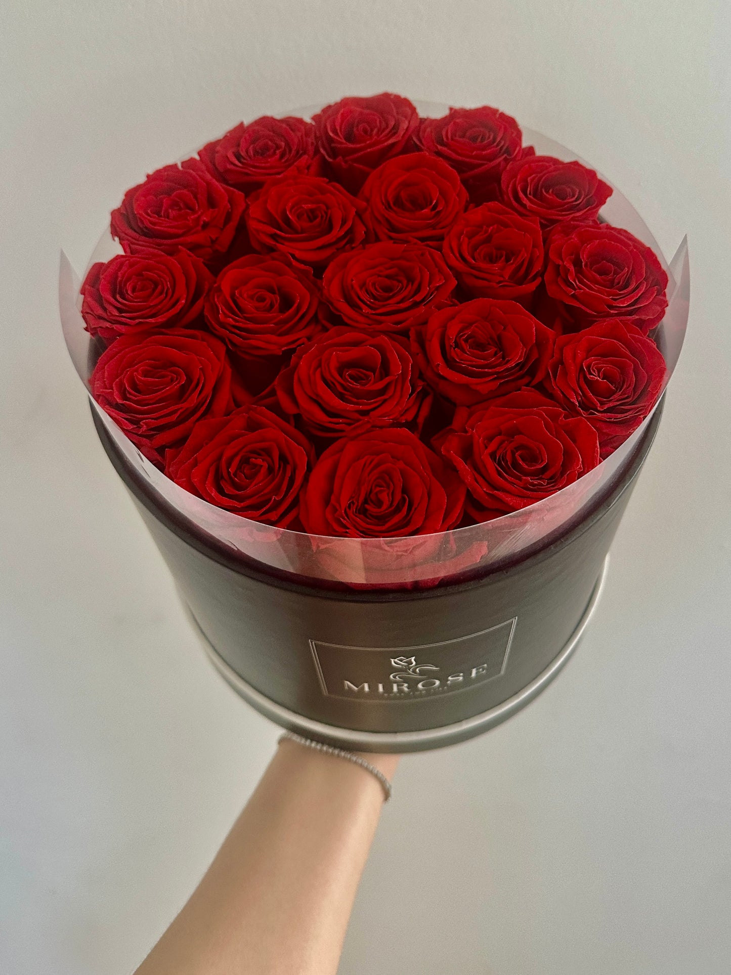 Large round 19 eternal roses
