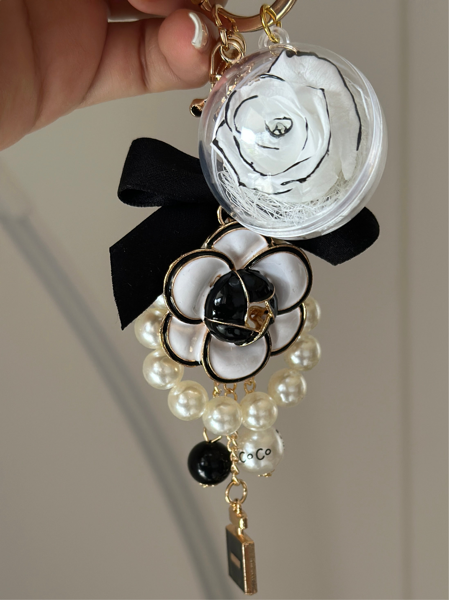 Keychain chanel mini eternal rose . MIROSE ETERNAL ROSE